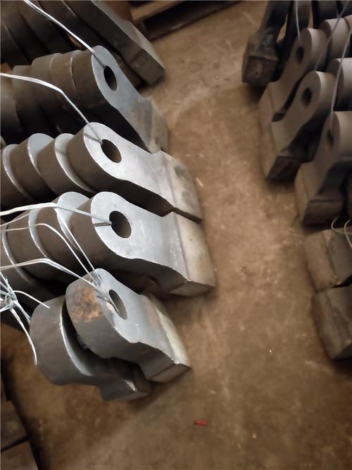 尊炫鑄造超強(qiáng)耐磨錘頭高錳鋼破碎機(jī)錘頭雙金屬?gòu)?fù)合錘頭