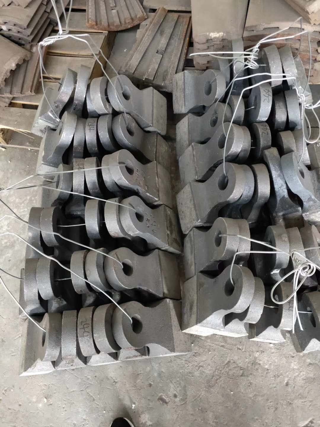 破碎機錘頭耐磨制砂榔頭錳鋼錘子高鉻合金鑄造粉碎板錘熱復合甩錘